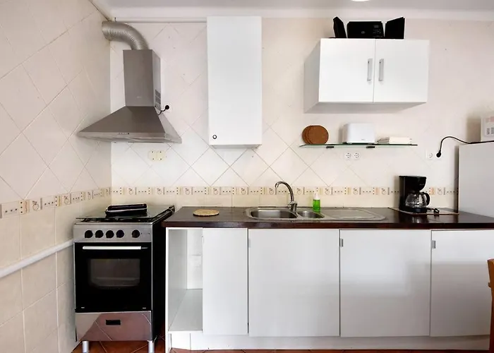 Manny's Place - By The Sea Апартаменты *